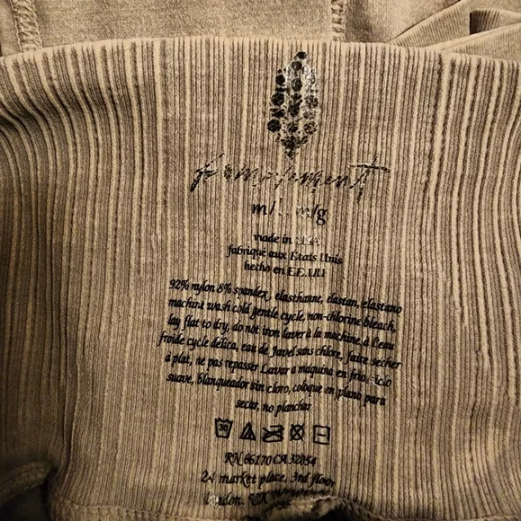 Free People FP Movement Good Karma Flare Leggings Mushroom Gray NWOT Med/Large - Picture 6 of 8